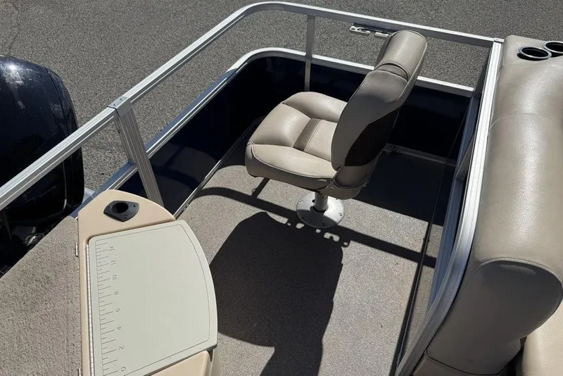 Slide: The Image of 2017 Sun Tracker FISHIN' BARGE® 20 DLX boat interior with fishing seat and measuring board. - 31