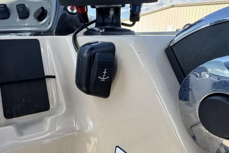 Slide: The Image of Control panel of 2017 Sun Tracker FISHIN' BARGE® 20 DLX with anchor switch. - 42