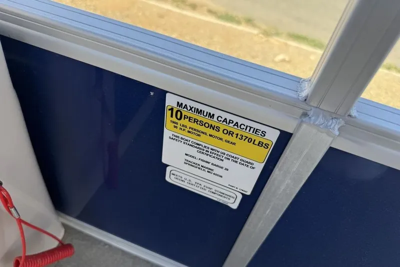 Slide: The Image of 2017 Sun Tracker FISHIN' BARGE® 20 DLX capacity label, 10 persons or 1370 lbs. - 43