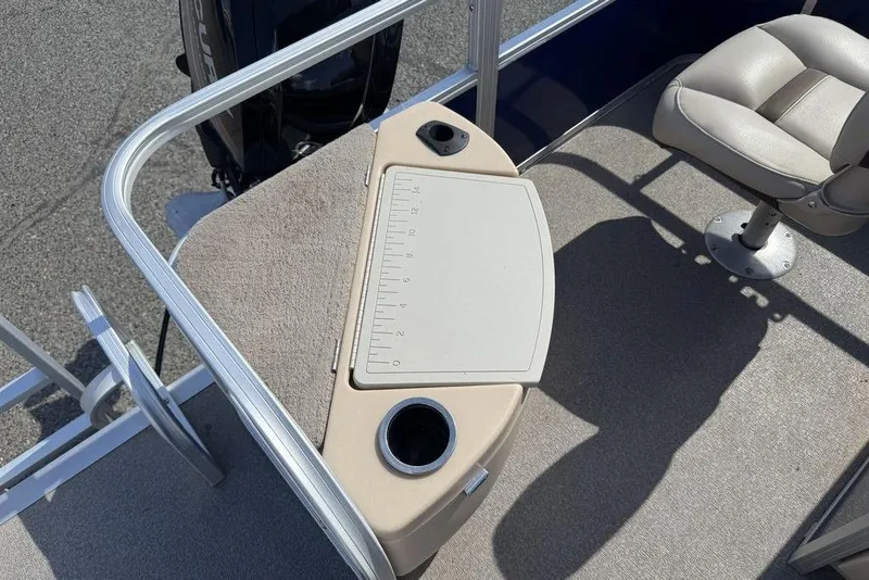 Slide: The Image of 2017 Sun Tracker FISHIN' BARGE® 20 DLX fishing station with seat and measuring board. - 48