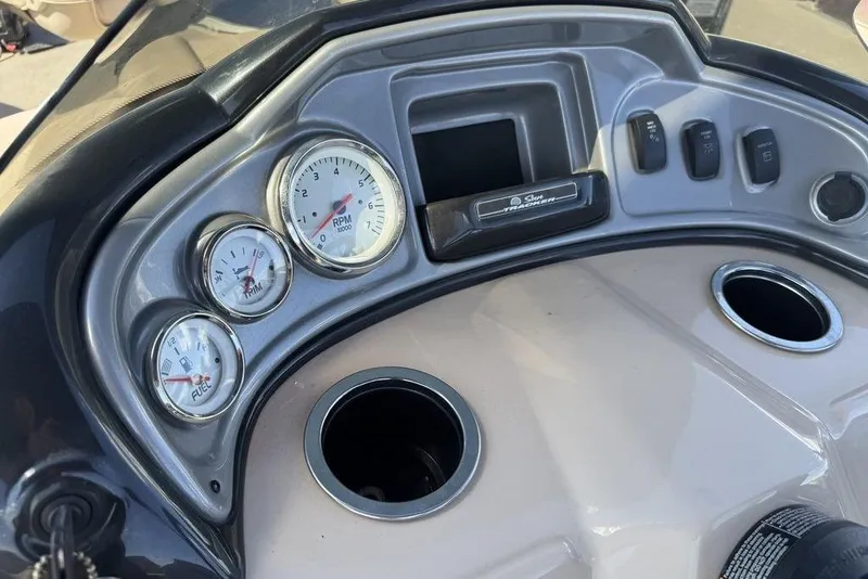 Slide: The Image of 2017 Sun Tracker FISHIN' BARGE® 20 DLX dashboard with gauges and controls. - 49