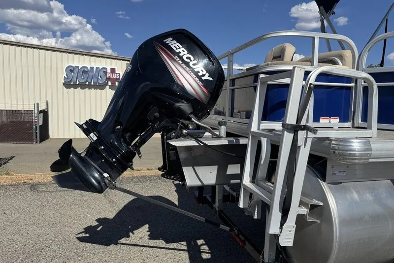 Slide: The Image of 2017 Sun Tracker FISHIN' BARGE® 20 DLX with Mercury outboard motor, parked near a building. - 51