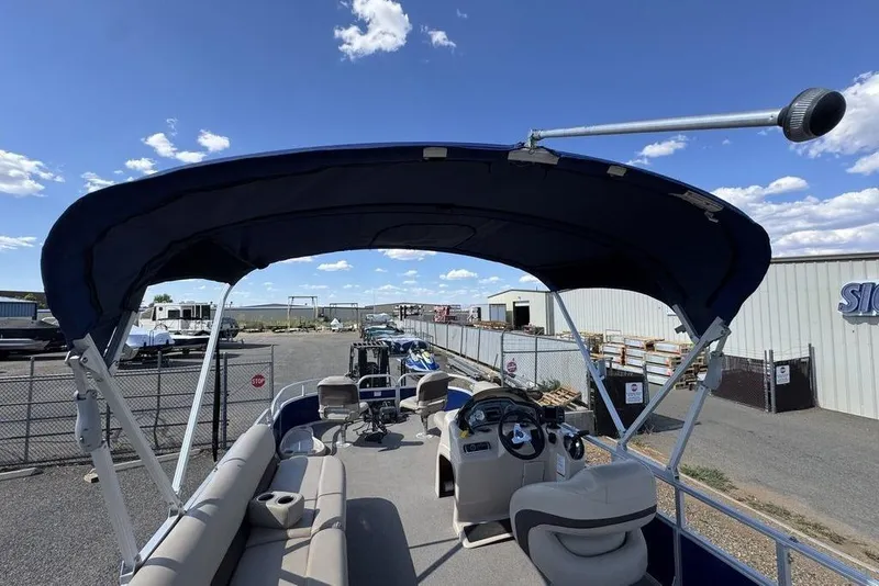 Slide: The Image of 2017 Sun Tracker FISHIN' BARGE® 20 DLX pontoon boat with canopy, parked outdoors. - 53