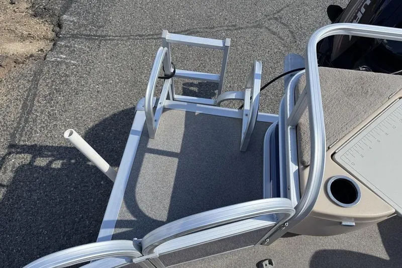 Slide: The Image of 2017 Sun Tracker FISHIN' BARGE® 20 DLX deck with ladder and cup holder. - 55