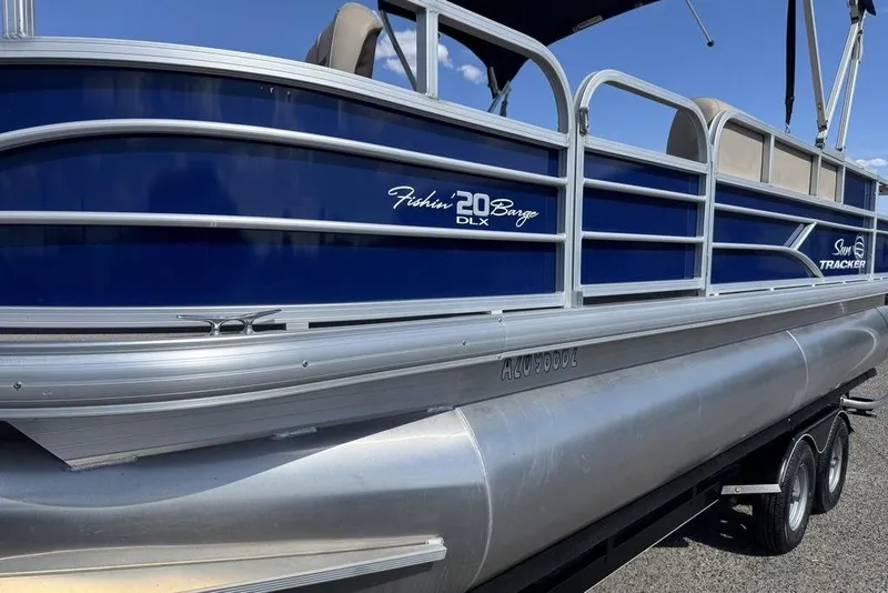 Slide: The Image of 2017 Sun Tracker FISHIN' BARGE® 20 DLX pontoon boat on trailer, side view. - 9