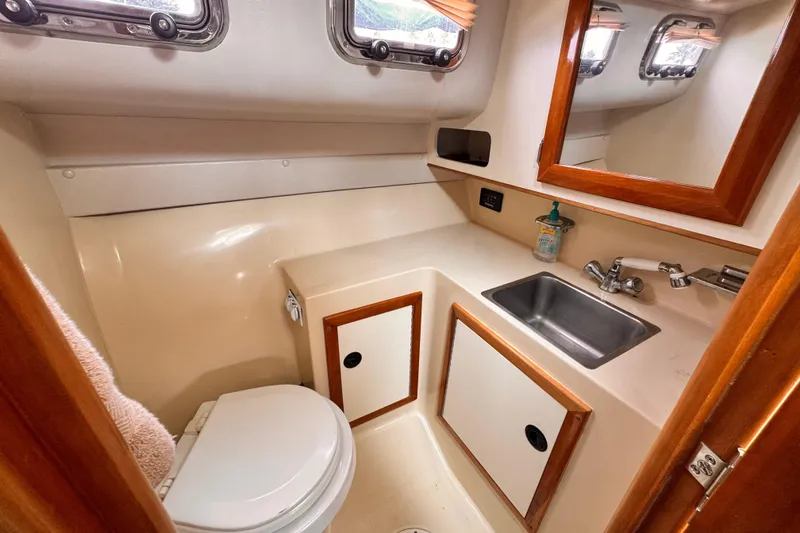 Slide: The Image of 2003 Albin 28 TE boat bathroom with sink, mirror, and toilet. - 33