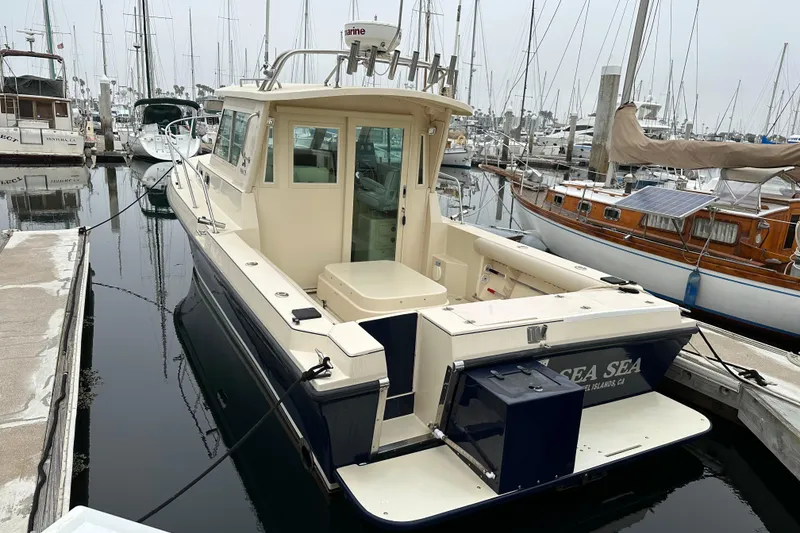 Slide: The Image of 2003 Albin 28 TE boat docked in a marina, surrounded by other vessels. - 40