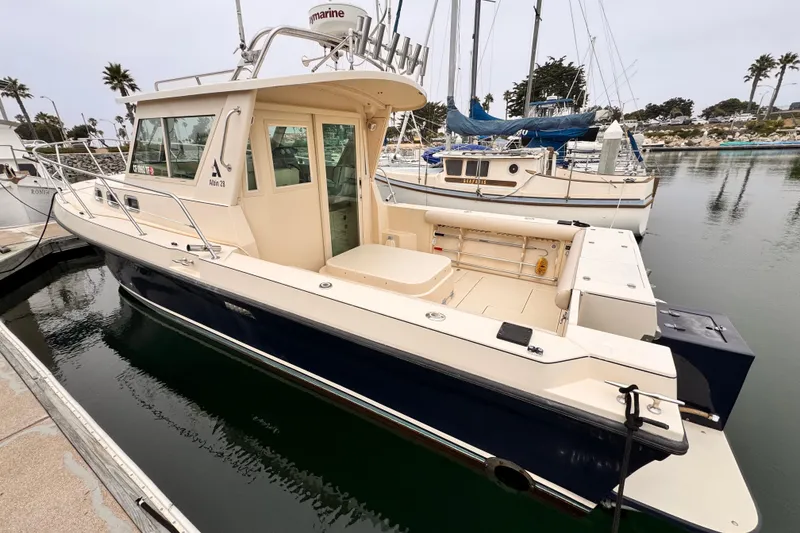 Slide: The Image of 2003 Albin 28 TE boat docked in a marina, surrounded by other vessels. - 9
