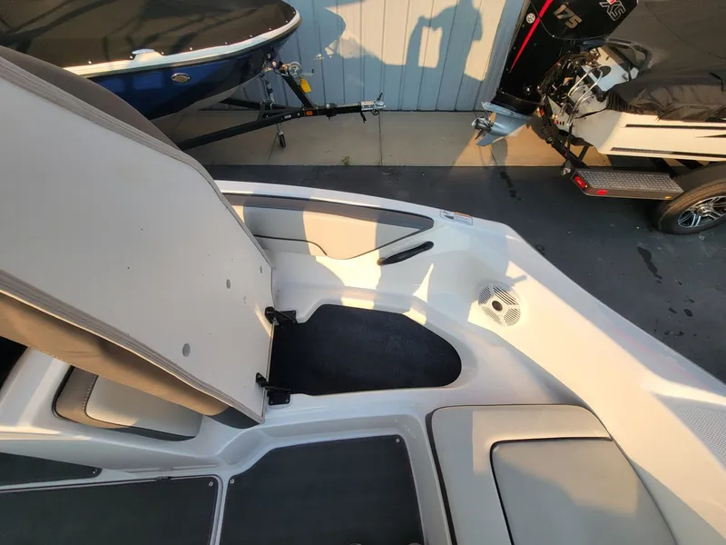 Slide: The Image of Yamaha AR190 2022 - 32