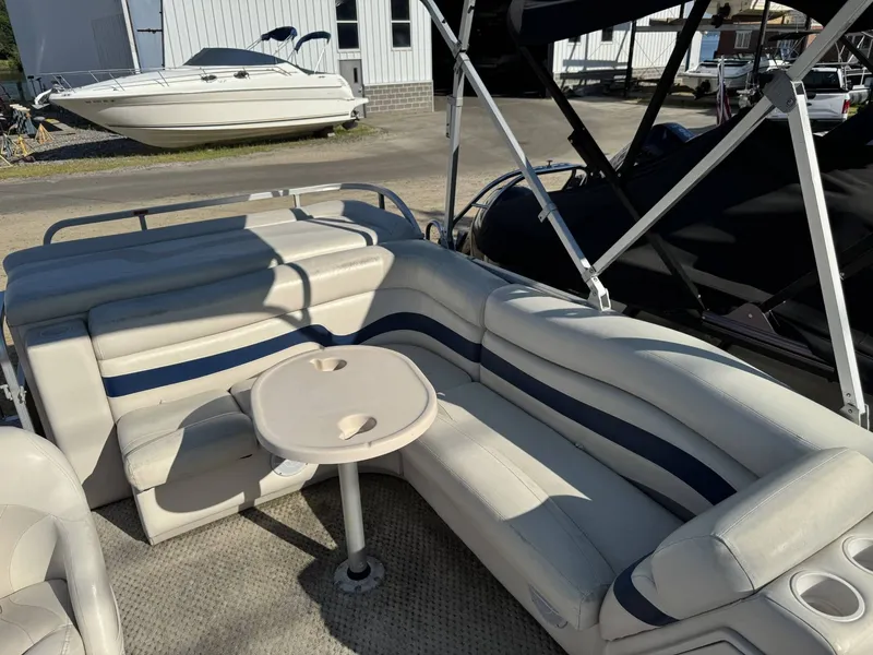 Slide: The Image of Manitou 221 F2C OASIS 2007 - 8