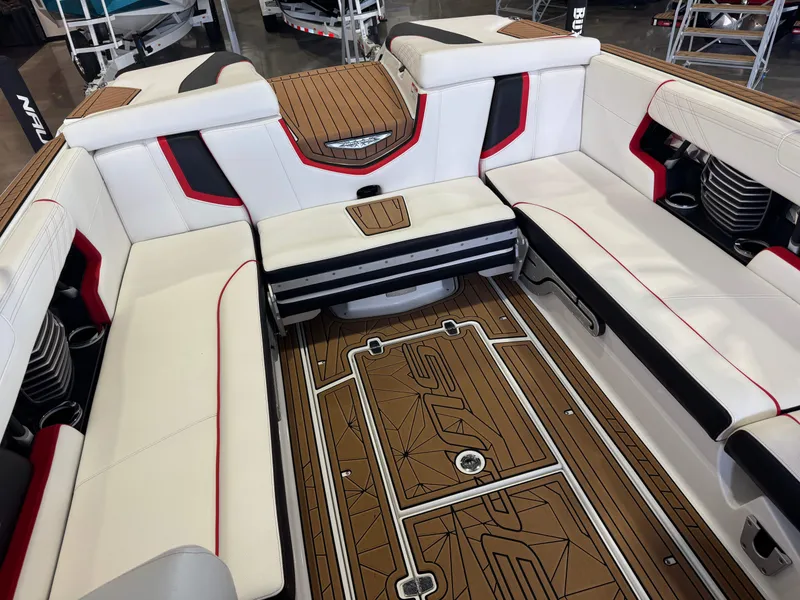 Slide: The Image of Nautique Super Air Nautique G25 2018 - 16