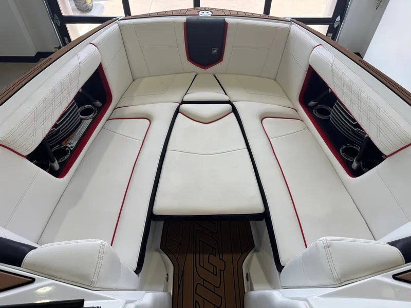 Slide: The Image of Nautique Super Air Nautique G25 2018 - 17