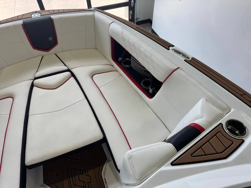 Slide: The Image of Nautique Super Air Nautique G25 2018 - 18