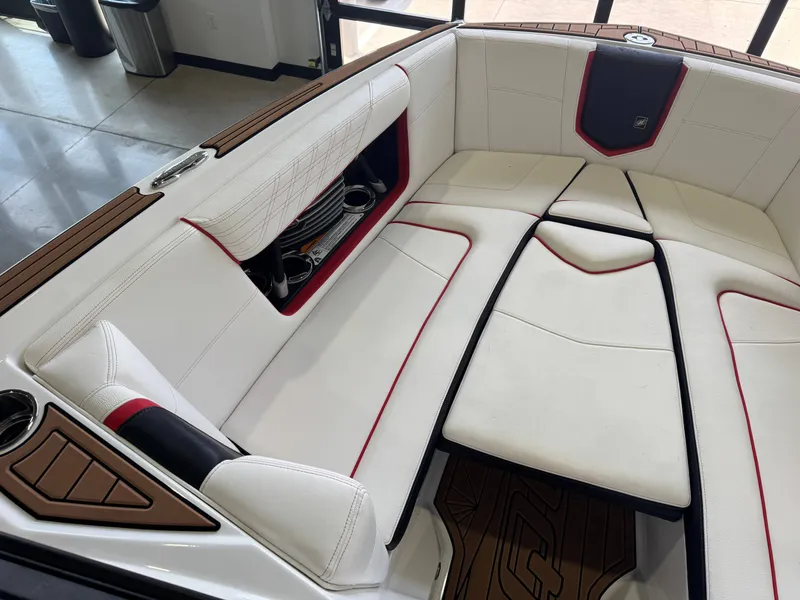 Slide: The Image of Nautique Super Air Nautique G25 2018 - 19
