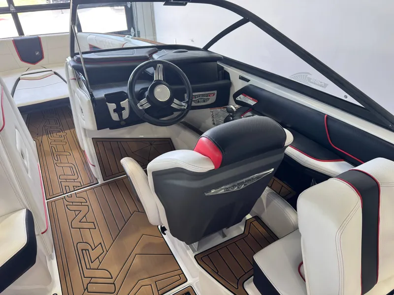 Slide: The Image of Nautique Super Air Nautique G25 2018 - 24