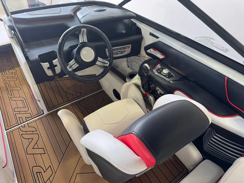 Slide: The Image of Nautique Super Air Nautique G25 2018 - 25