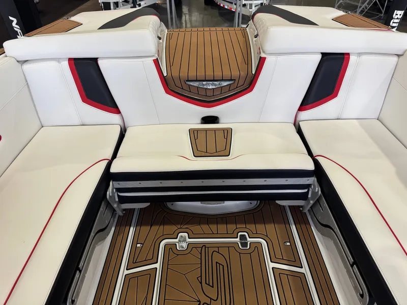 Slide: The Image of Nautique Super Air Nautique G25 2018 - 27