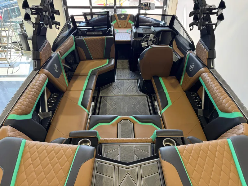 Slide: The Image of Tigé 23ZX 2023 - 10