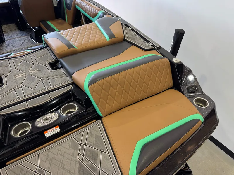 Slide: The Image of Tigé 23ZX 2023 - 11