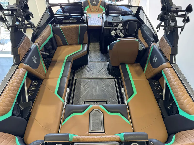 Slide: The Image of Tigé 23ZX 2023 - 13