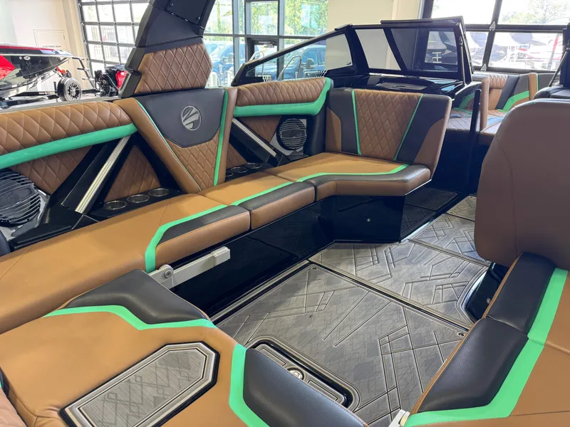 Slide: The Image of Tigé 23ZX 2023 - 14