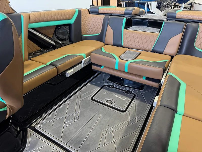 Slide: The Image of Tigé 23ZX 2023 - 15