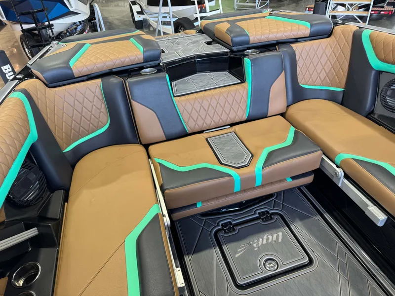 Slide: The Image of Tigé 23ZX 2023 - 16