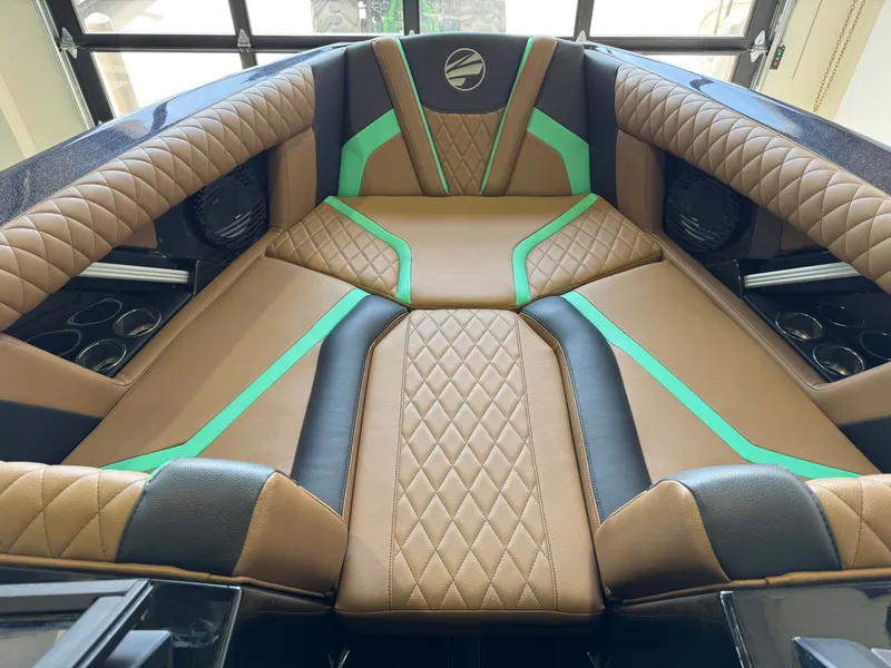 Slide: The Image of Tigé 23ZX 2023 - 17