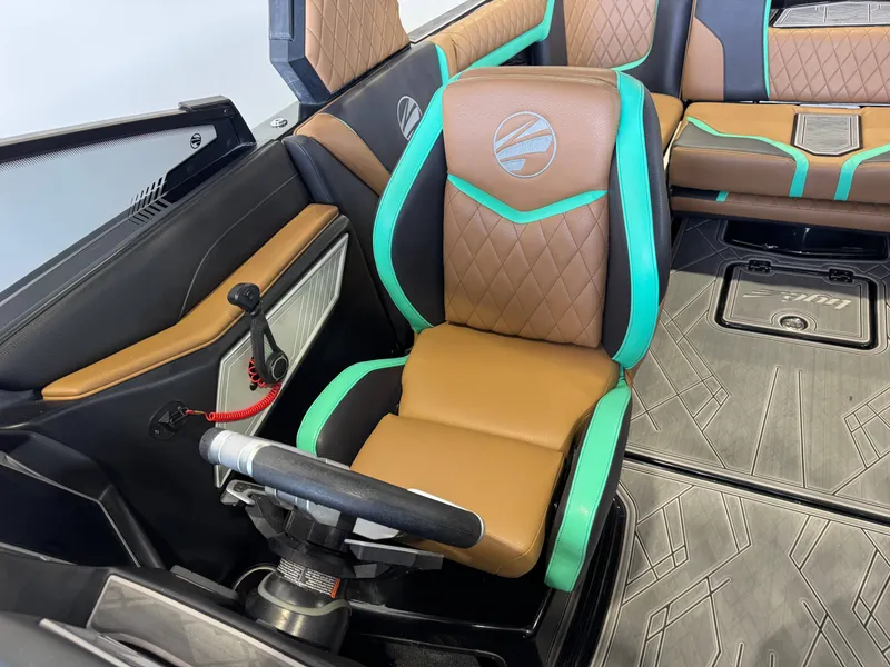 Slide: The Image of Tigé 23ZX 2023 - 21