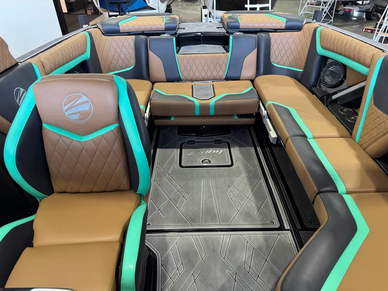 Slide: The Image of Tigé 23ZX 2023 - 22