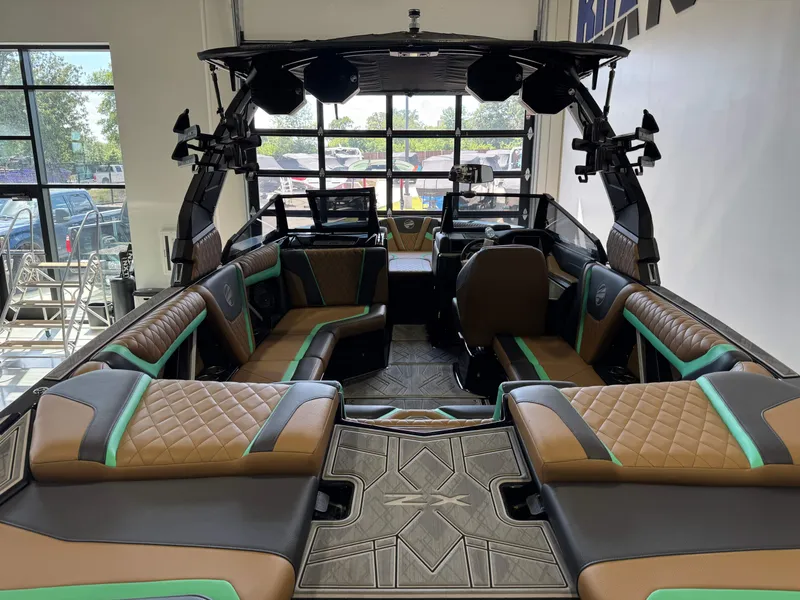 Slide: The Image of Tigé 23ZX 2023 - 9