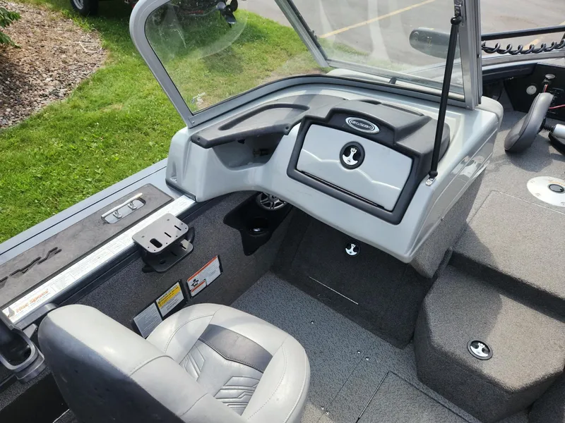 Slide: The Image of 2019 Tracker Targa V-18 Combo boat interior with seating and dashboard. - 27