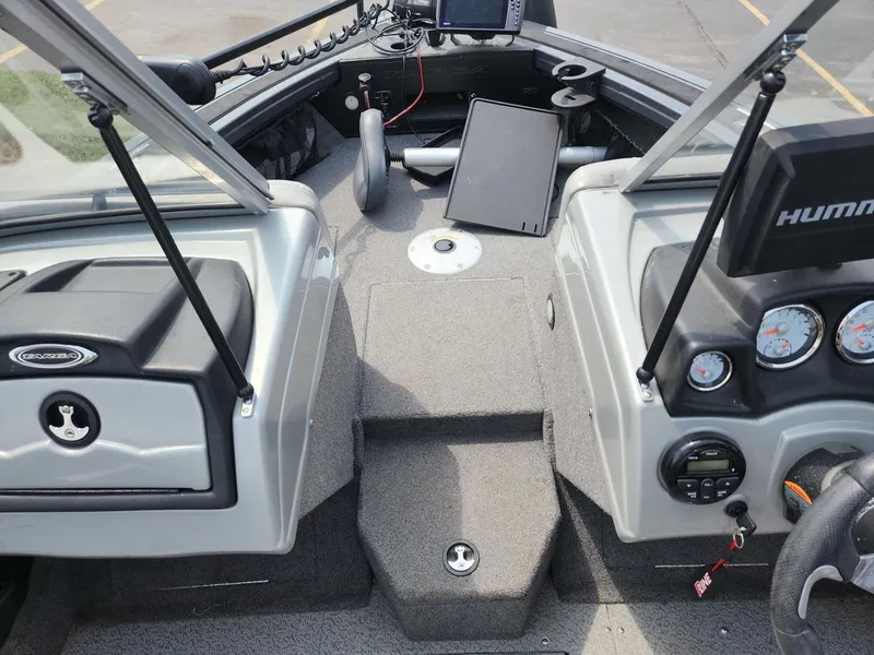 Slide: The Image of 2019 Tracker Targa V-18 Combo boat interior with dashboard and controls. - 29