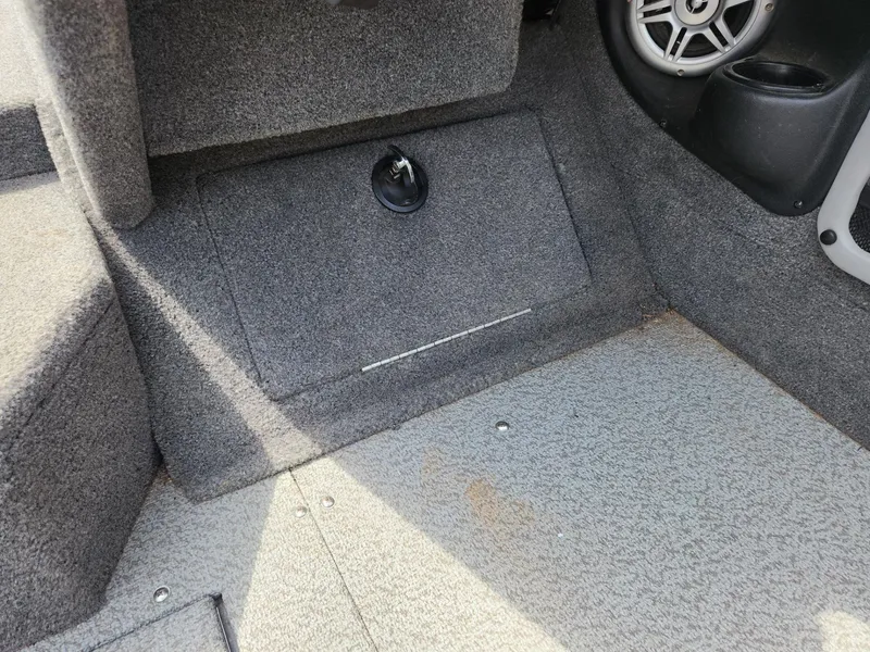 Slide: The Image of Interior of 2019 Tracker Targa V-18 Combo boat with carpeted flooring and speaker. - 30