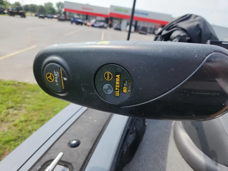 Slide: The Image of 2019 Tracker Targa V-18 Combo with Minn Kota Ulterra trolling motor, i-Pilot system. - 33