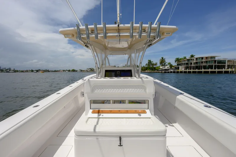 Slide: The Image of 2018 SeaHunter 33 Tournament boat on calm water, featuring spacious deck and modern design. - 10