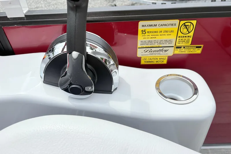 Slide: The Image of Throttle control and capacity warning on 2022 Bentley Pontoons 223 Elite boat. - 15
