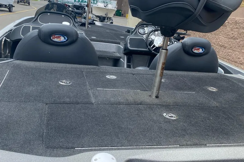 Slide: The Image of 2009 Ranger Z520 Comanche boat interior with seating and dashboard view. - 6