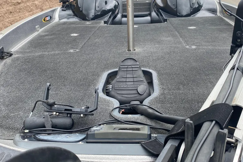 Slide: The Image of 2009 Ranger Z520 Comanche boat deck with fishing equipment and foot pedal. - 7