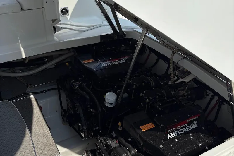 Slide: The Image of 2001 Formula 400ss boat docked in a marina, surrounded by other vessels. - 20