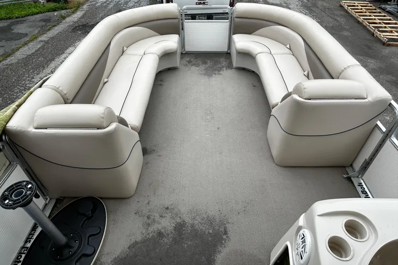 Slide: The Image of Interior of 2009 Harris CRUSIER 220 pontoon boat with beige seating. - 5