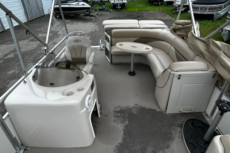 Slide: The Image of 2009 Harris CRUSIER 220 pontoon boat interior with seating and helm. - 6
