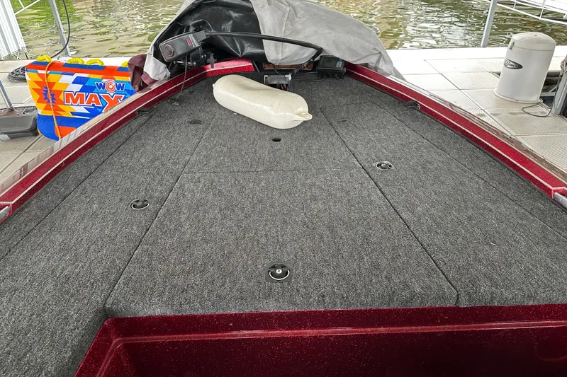 Slide: The Image of 1999 Tracker Bass Tracker 896 DC boat interior with gray carpet and docked at a marina. - 5