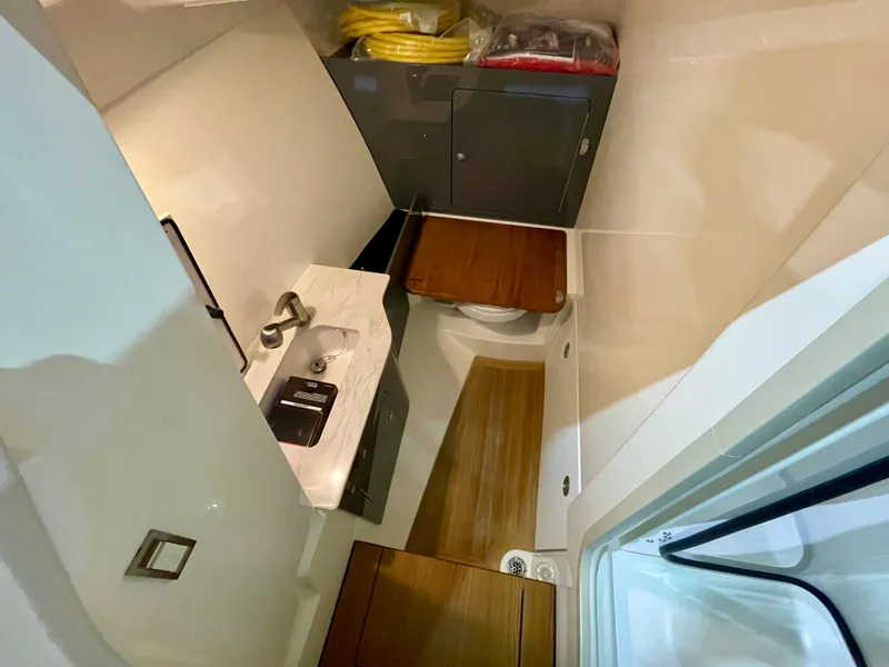 Slide: The Image of Boston Whaler 330 Vantage 2026 - 17
