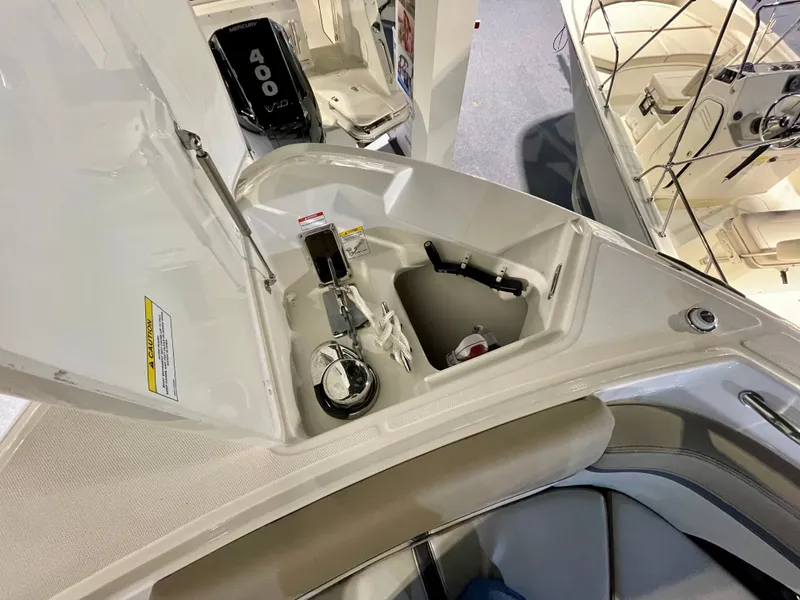 Slide: The Image of Boston Whaler 330 Vantage 2026 - 21