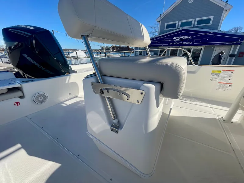 Slide: The Image of Boston Whaler 210 Montauk 2026 - 11