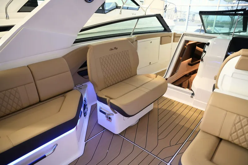 Slide: The Image of Sea Ray SLX 400 2026 - 31