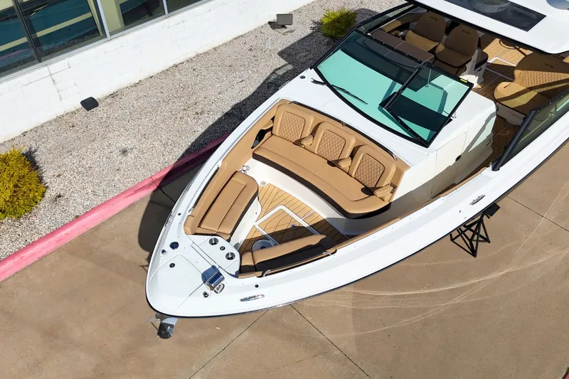 Slide: The Image of Sea Ray SLX 400 2026 - 5