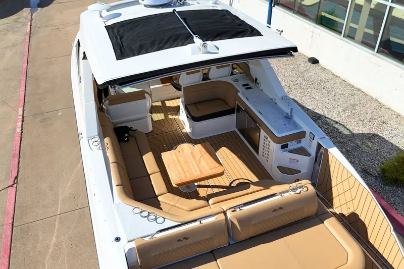 Slide: The Image of Sea Ray SLX 400 2026 - 6