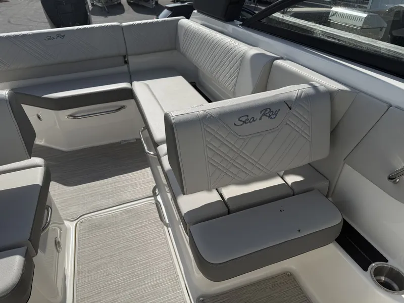 Slide: The Image of Sea Ray SDX 250 Outboard 2026 - 10